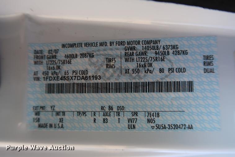 image for item EP9302 2007 Ford Econoline E450 shuttle bus