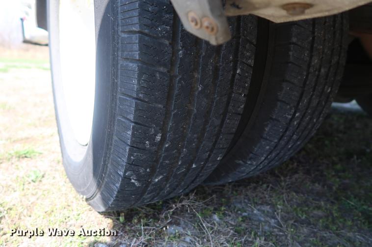 image for item EP9302 2007 Ford Econoline E450 shuttle bus