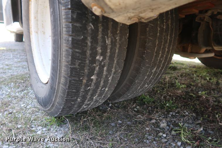 image for item EP9302 2007 Ford Econoline E450 shuttle bus