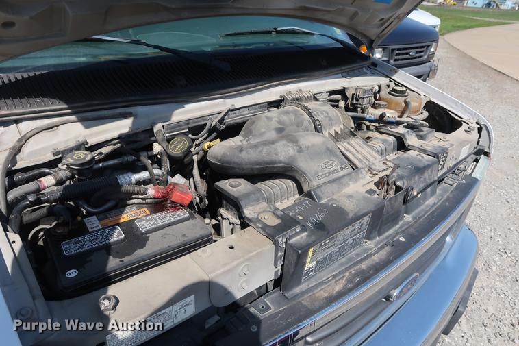 image for item EP9302 2007 Ford Econoline E450 shuttle bus