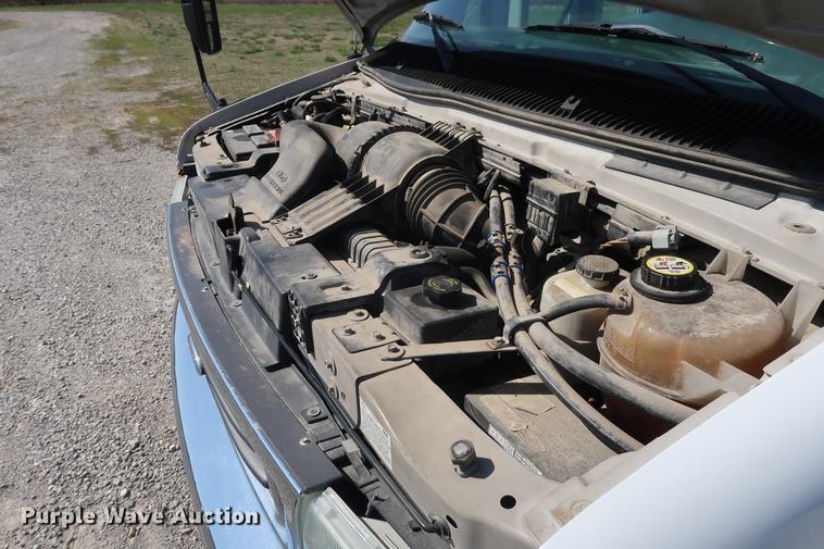 image for item EP9302 2007 Ford Econoline E450 shuttle bus