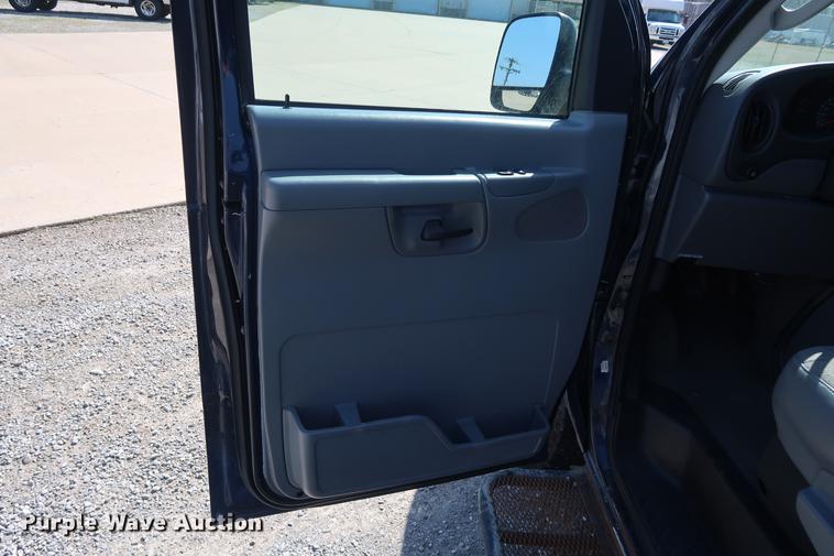 image for item EP9303 2003 Ford E350 Extended van