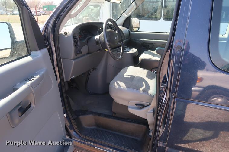 image for item EP9303 2003 Ford E350 Extended van