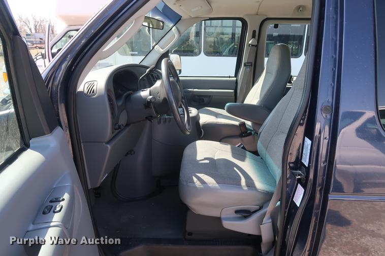 image for item EP9303 2003 Ford E350 Extended van