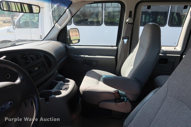 image for item EP9303 2003 Ford E350 Extended van