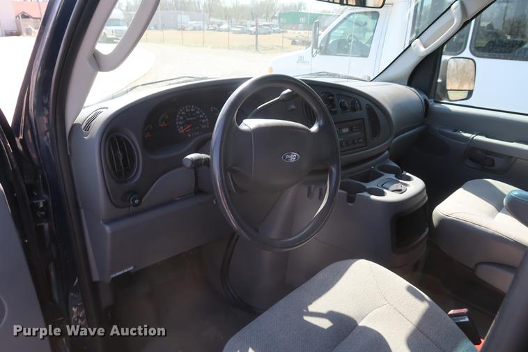 image for item EP9303 2003 Ford E350 Extended van