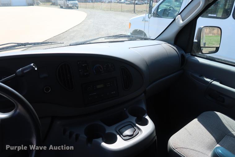 image for item EP9303 2003 Ford E350 Extended van