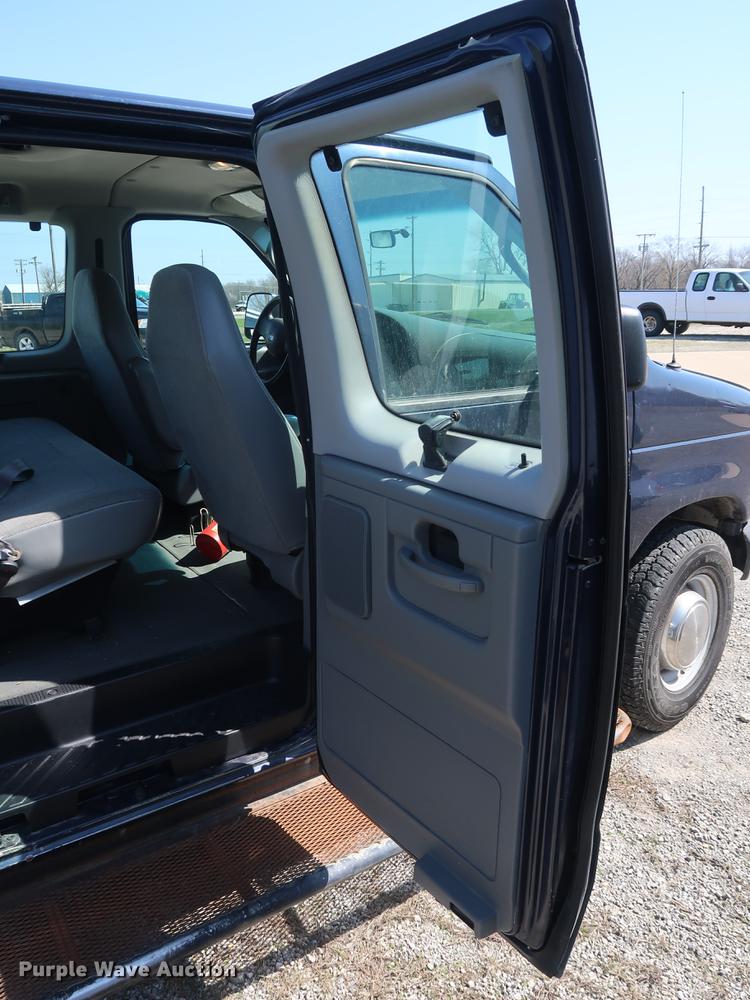 image for item EP9303 2003 Ford E350 Extended van