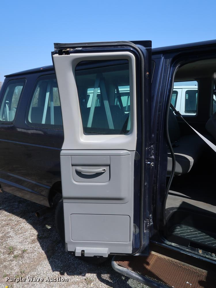 image for item EP9303 2003 Ford E350 Extended van