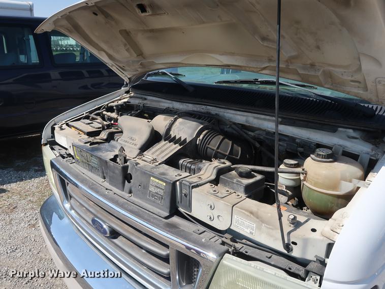 image for item EP9304 2003 Ford E350 Extended van