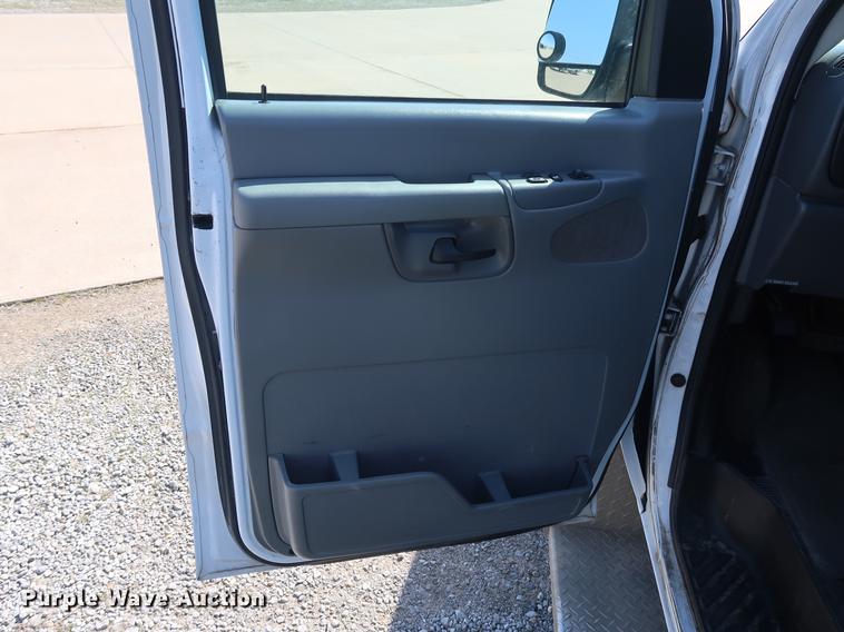 image for item EP9304 2003 Ford E350 Extended van