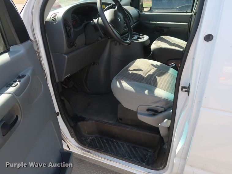 image for item EP9304 2003 Ford E350 Extended van