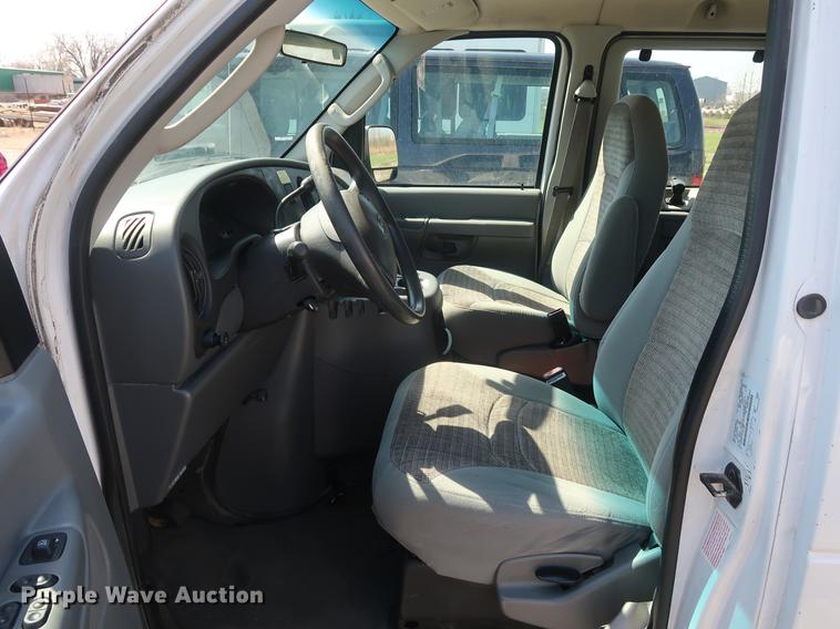 image for item EP9304 2003 Ford E350 Extended van