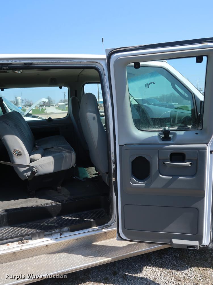image for item EP9304 2003 Ford E350 Extended van