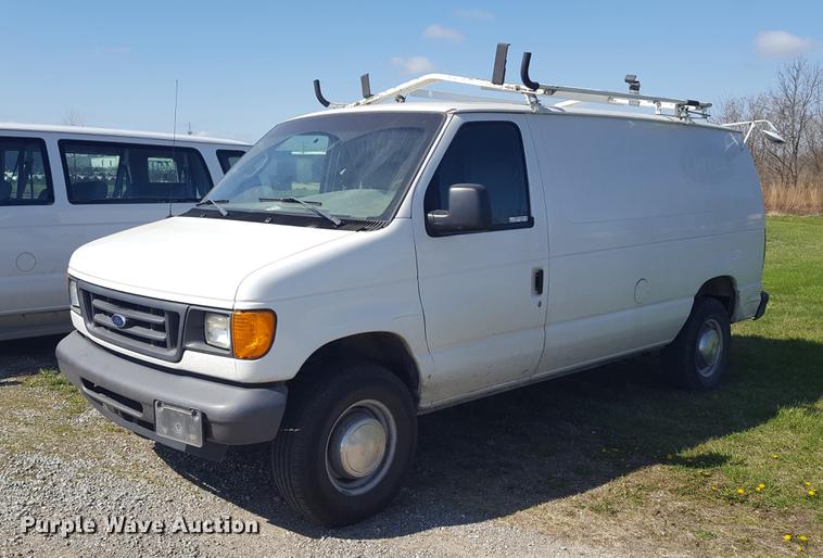 image for item EP9305 2006 Ford E350 Super Duty van