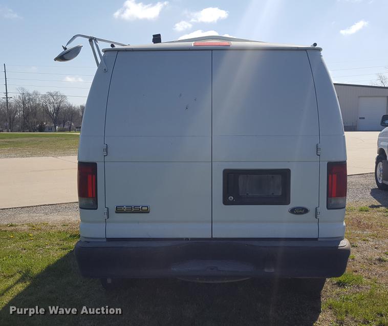 image for item EP9305 2006 Ford E350 Super Duty van