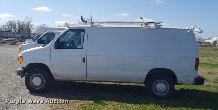 image for item EP9305 2006 Ford E350 Super Duty van