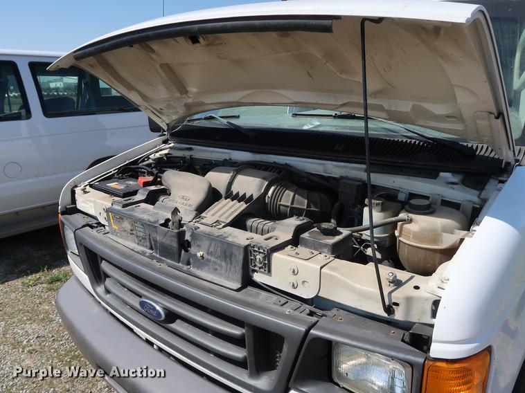 image for item EP9305 2006 Ford E350 Super Duty van