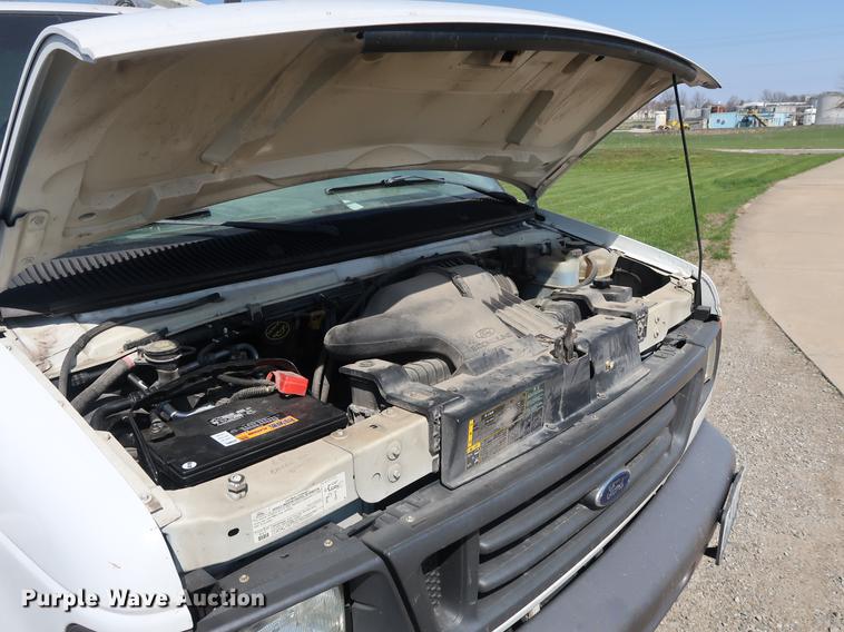 image for item EP9305 2006 Ford E350 Super Duty van