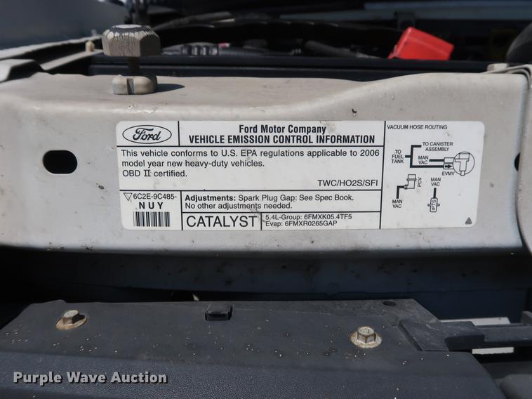 image for item EP9305 2006 Ford E350 Super Duty van