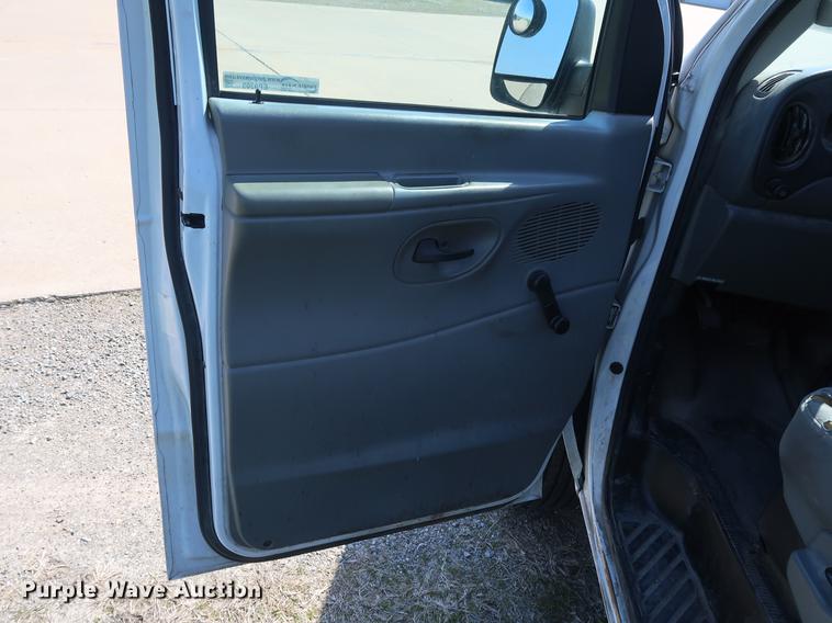 image for item EP9305 2006 Ford E350 Super Duty van