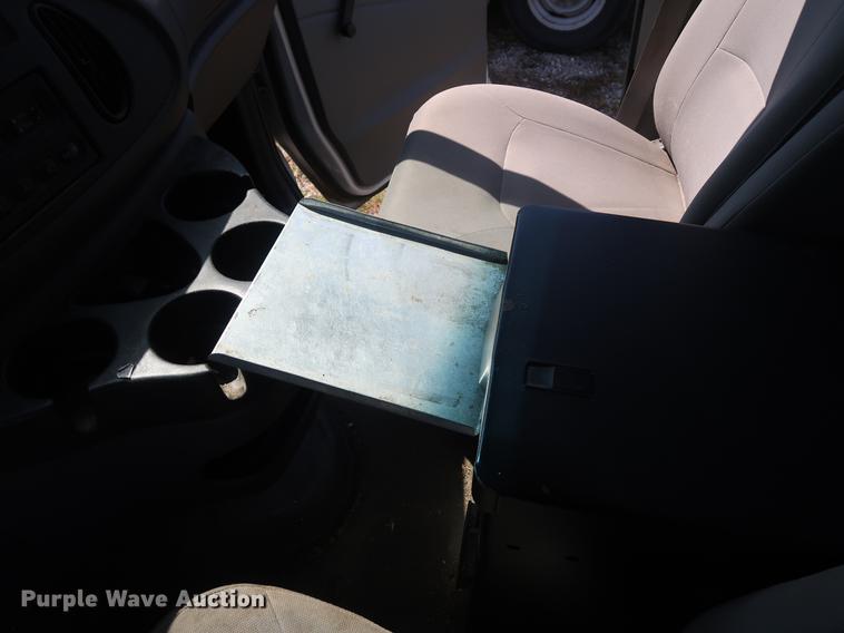 image for item EP9305 2006 Ford E350 Super Duty van