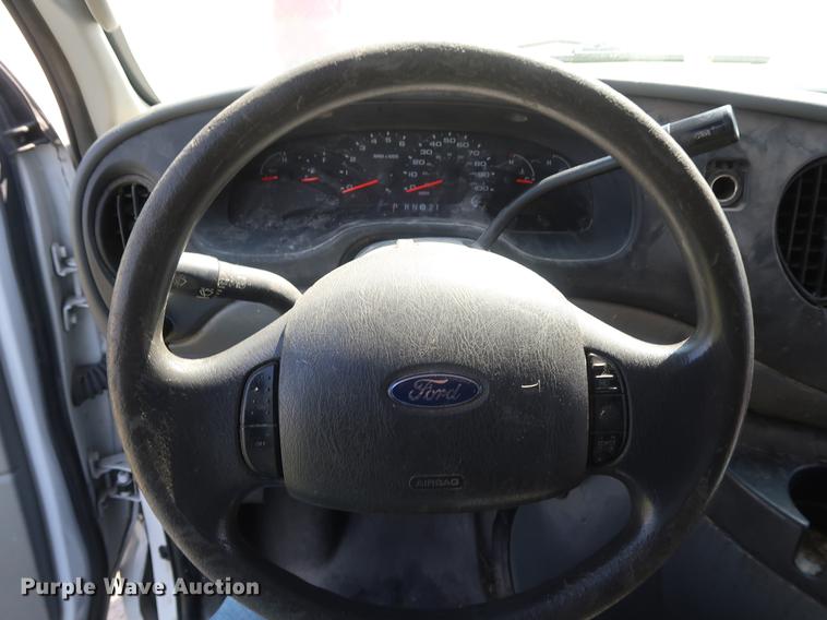 image for item EP9305 2006 Ford E350 Super Duty van