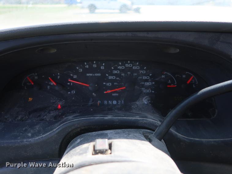 image for item EP9305 2006 Ford E350 Super Duty van