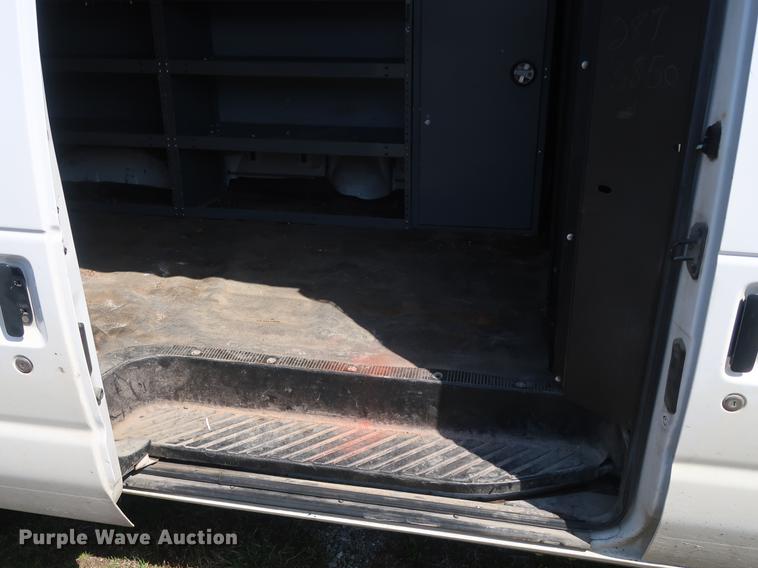 image for item EP9305 2006 Ford E350 Super Duty van