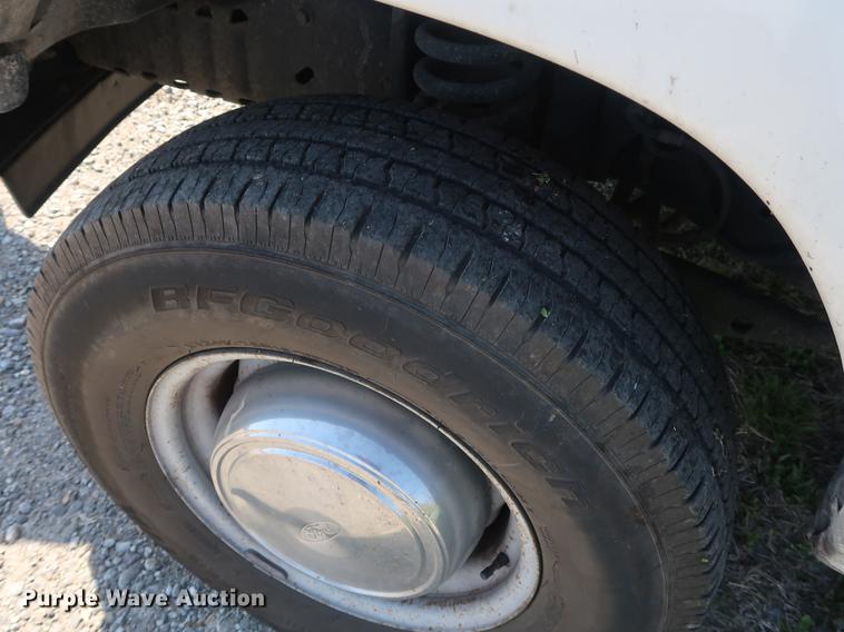 image for item EP9305 2006 Ford E350 Super Duty van