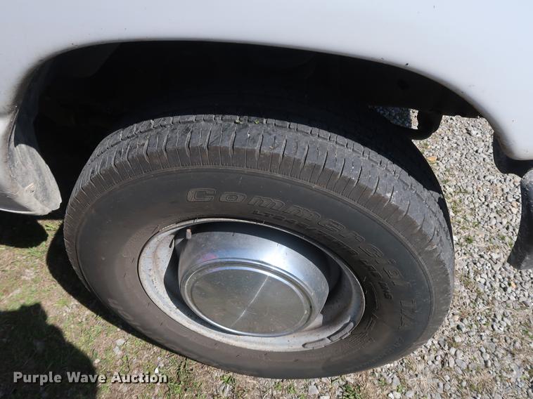 image for item EP9305 2006 Ford E350 Super Duty van