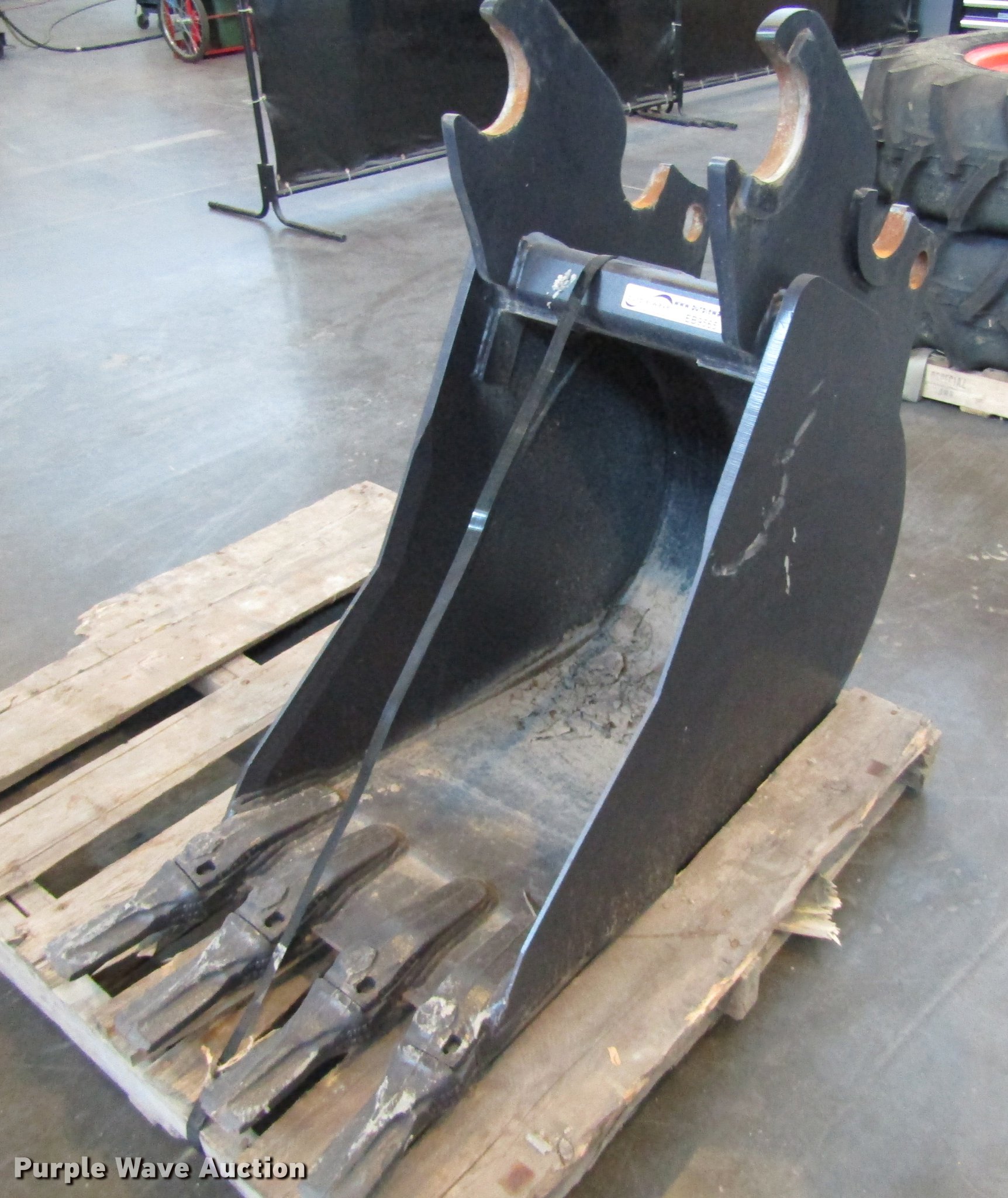 Kubota KX080 trenching bucket in Grapevine, TX Item EB9565 sold Purple Wave