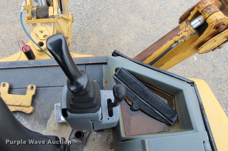 image for item BE9356 2005 Caterpillar 420D backhoe