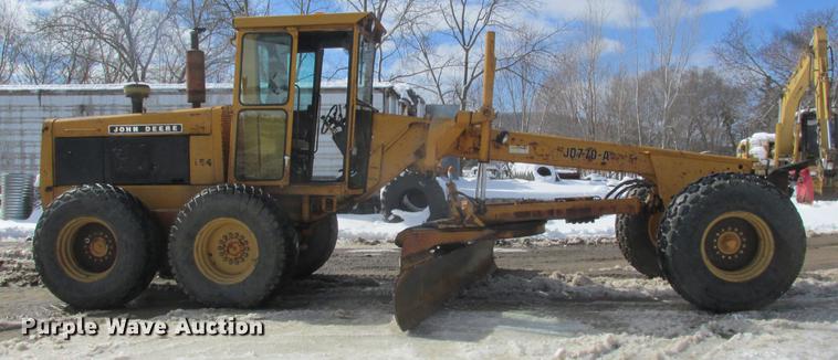 image for item DA8251 John Deere 770A motor grader