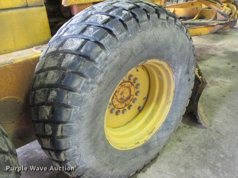 image for item DA8251 John Deere 770A motor grader