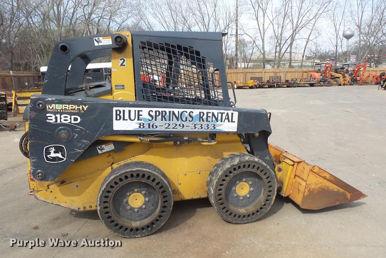 image for item DB6218 2013 John Deere 318D skid steer
