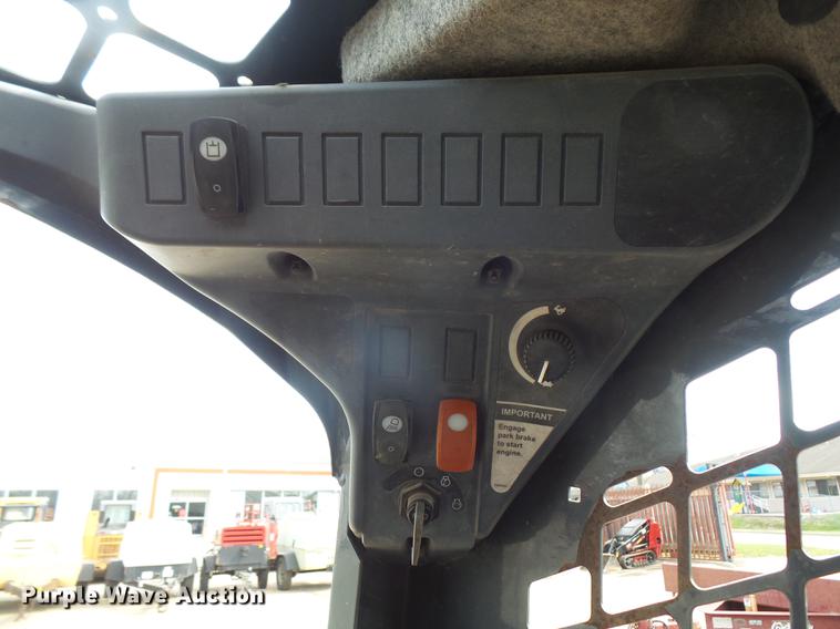 image for item DB6218 2013 John Deere 318D skid steer