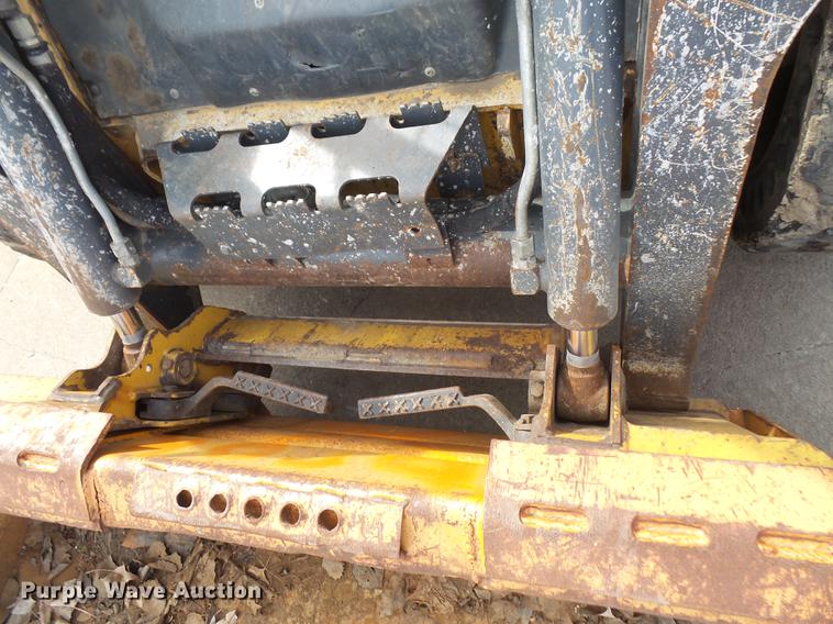 image for item DB6218 2013 John Deere 318D skid steer