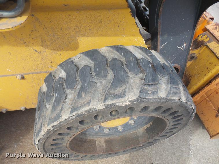 image for item DB6218 2013 John Deere 318D skid steer