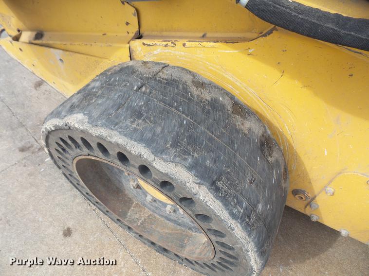 image for item DB6218 2013 John Deere 318D skid steer