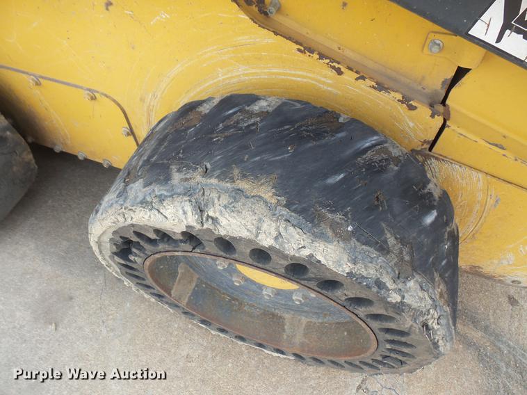 image for item DB6218 2013 John Deere 318D skid steer