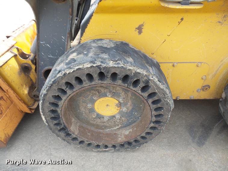 image for item DB6218 2013 John Deere 318D skid steer