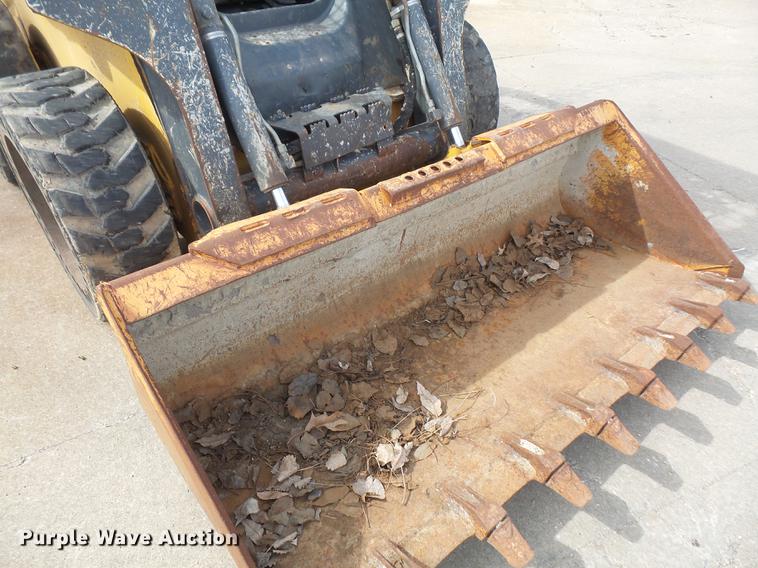image for item DB6218 2013 John Deere 318D skid steer