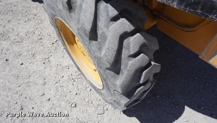 image for item DB6220 1999 JCB Loadall 520 telehandler