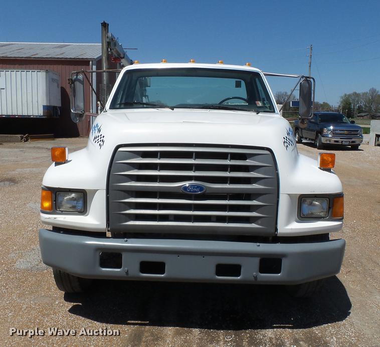 image for item DB7150 1995 Ford F800 utility bed truck with crane