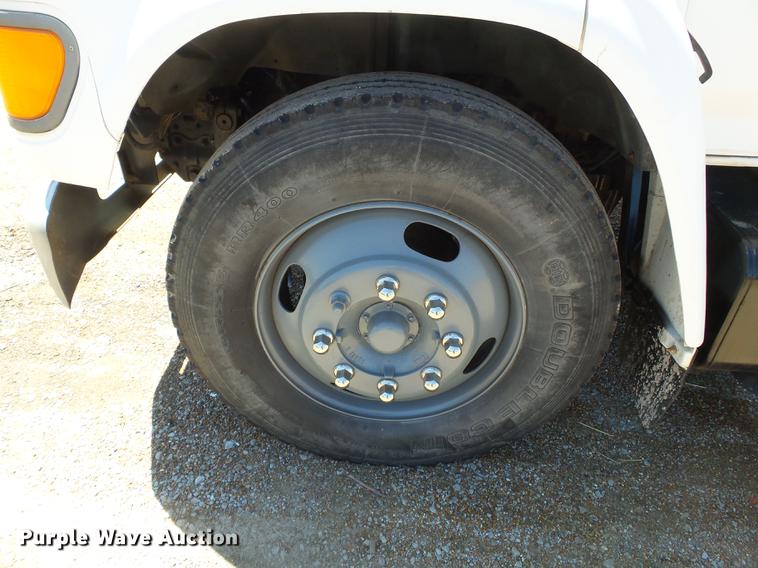 image for item DB7150 1995 Ford F800 utility bed truck with crane