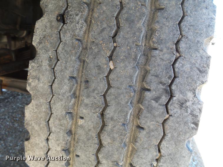 image for item DB7150 1995 Ford F800 utility bed truck with crane