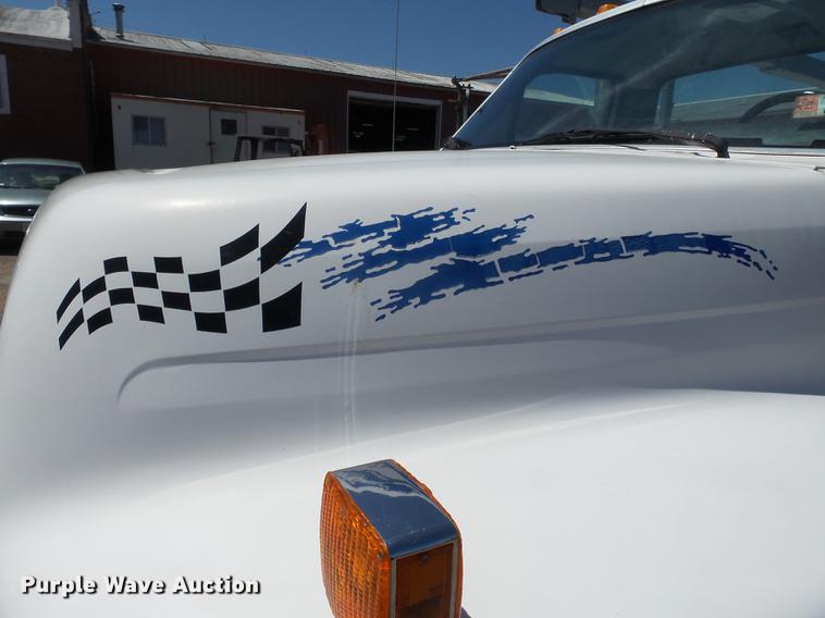 image for item DB7150 1995 Ford F800 utility bed truck with crane