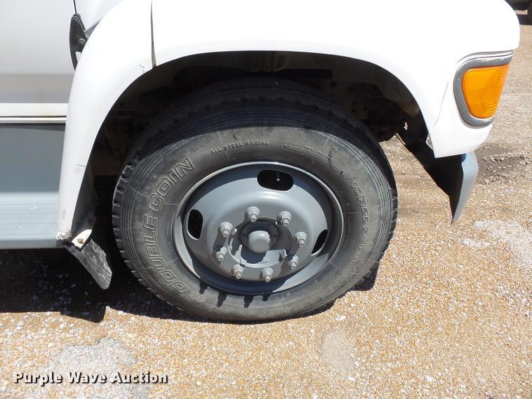 image for item DB7150 1995 Ford F800 utility bed truck with crane