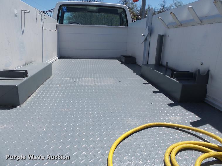 image for item DB7150 1995 Ford F800 utility bed truck with crane